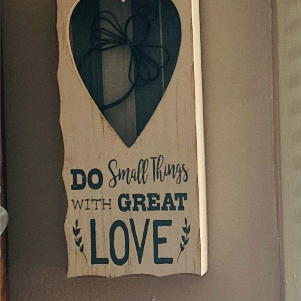 Heart-Shaped Wall Decor with Inspirational Quote